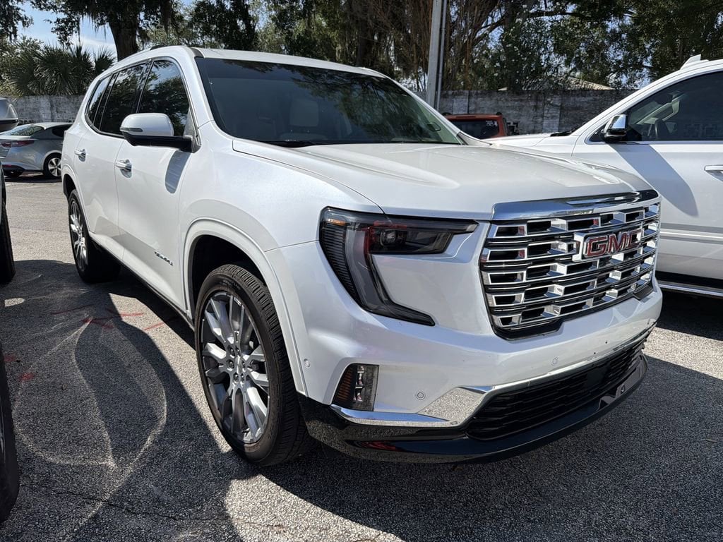2025 GMC Acadia Denali FWD's photo