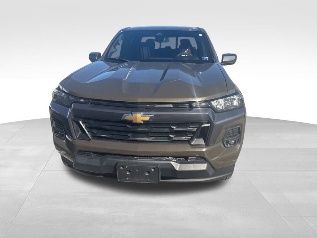2023 Chevrolet Colorado LT photo 2