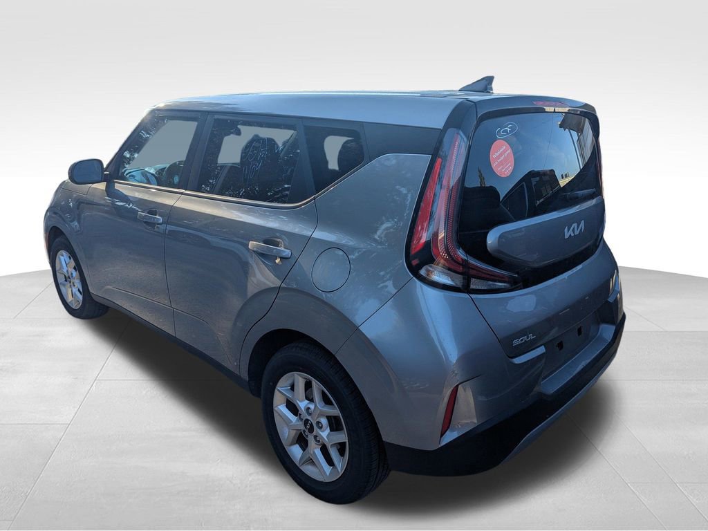 2023 Kia Soul LX photo 3
