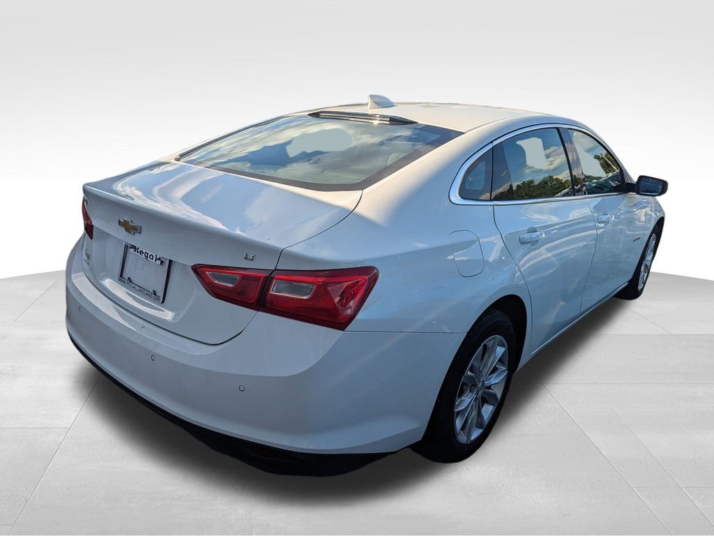 2024 Chevrolet Malibu 1LT photo 2