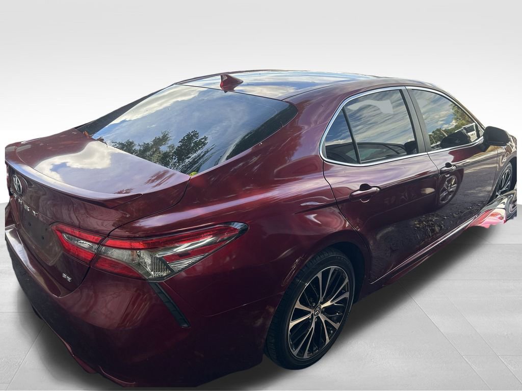 2018 Toyota Camry SE photo 2