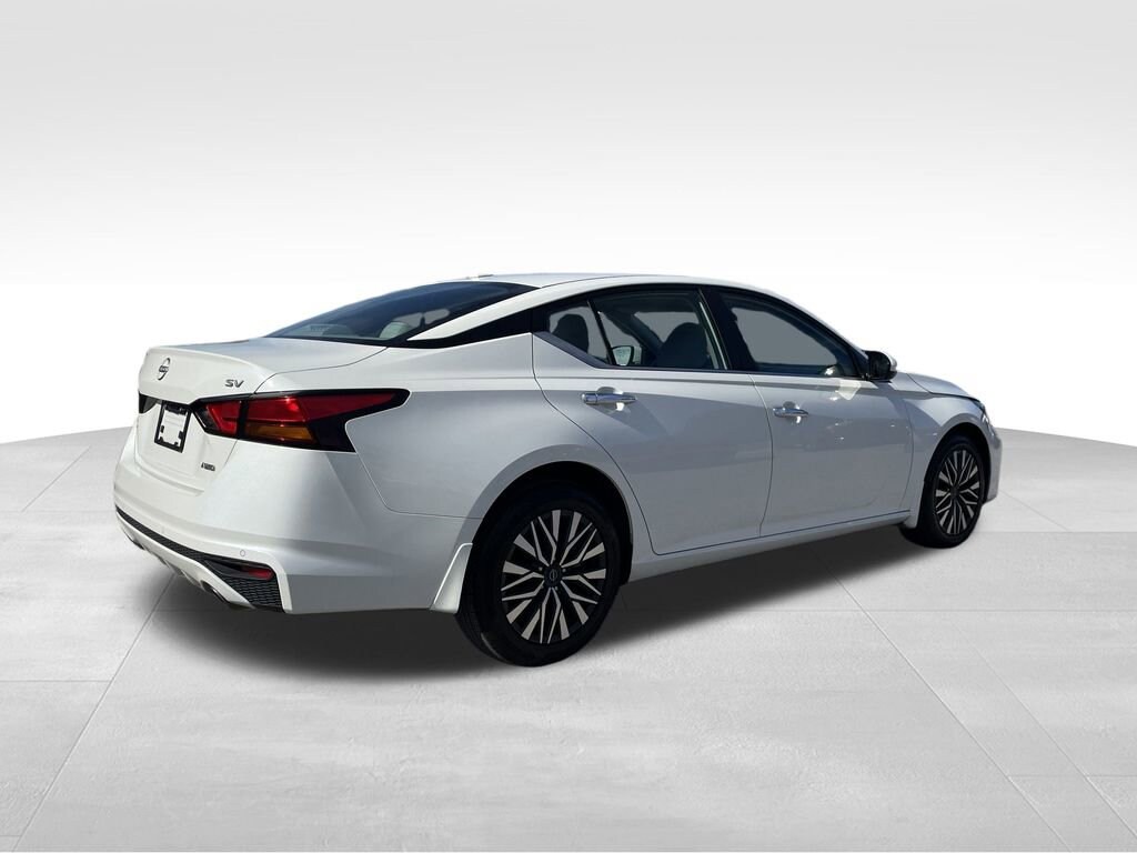 Used 2024 Nissan Altima 2.5 SV Sedan