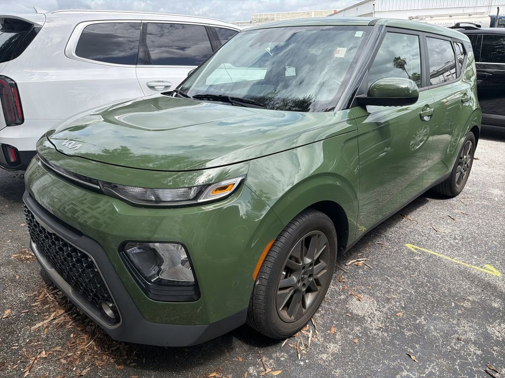 2022 Kia Soul 2.0L EX 6 IVT's photo
