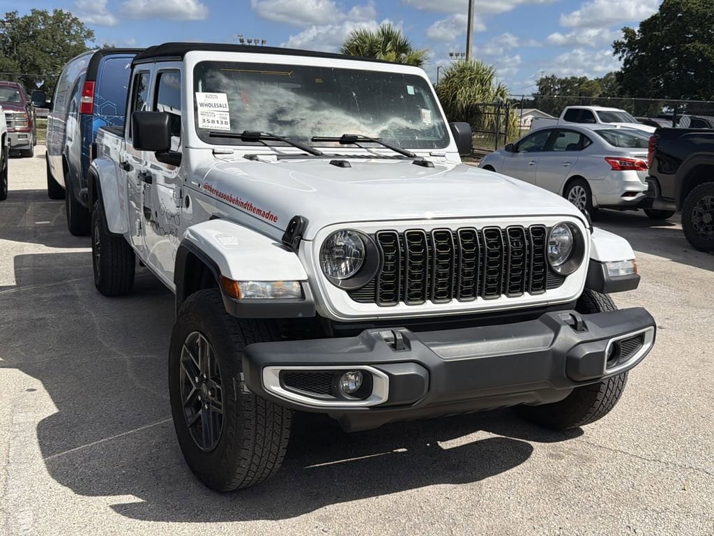 2024 Jeep Gladiator Sport S's photo