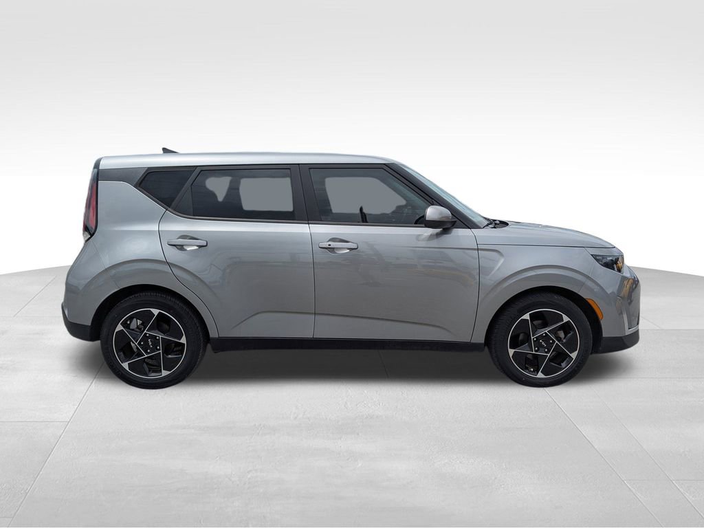 2023 Kia Soul EX photo 2