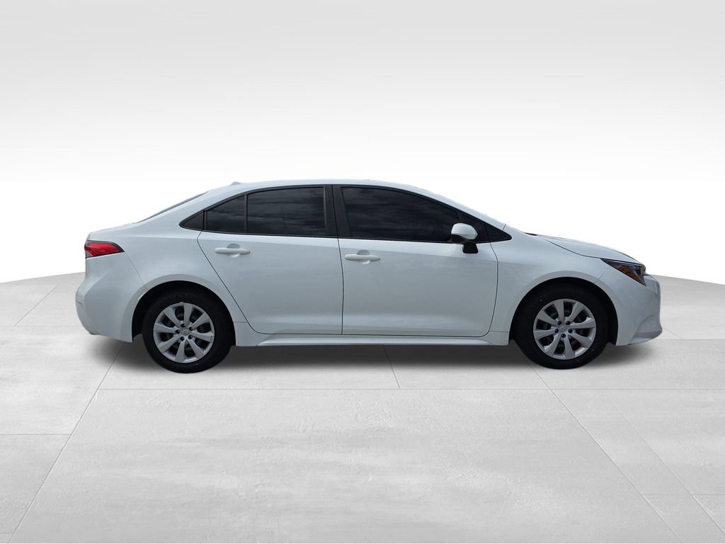 2022 Toyota Corolla LE photo 3