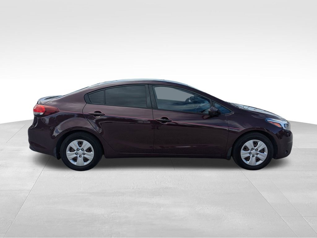 2017 Kia Forte LX Base photo 3