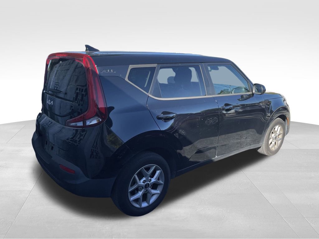 2022 Kia Soul LX photo 2