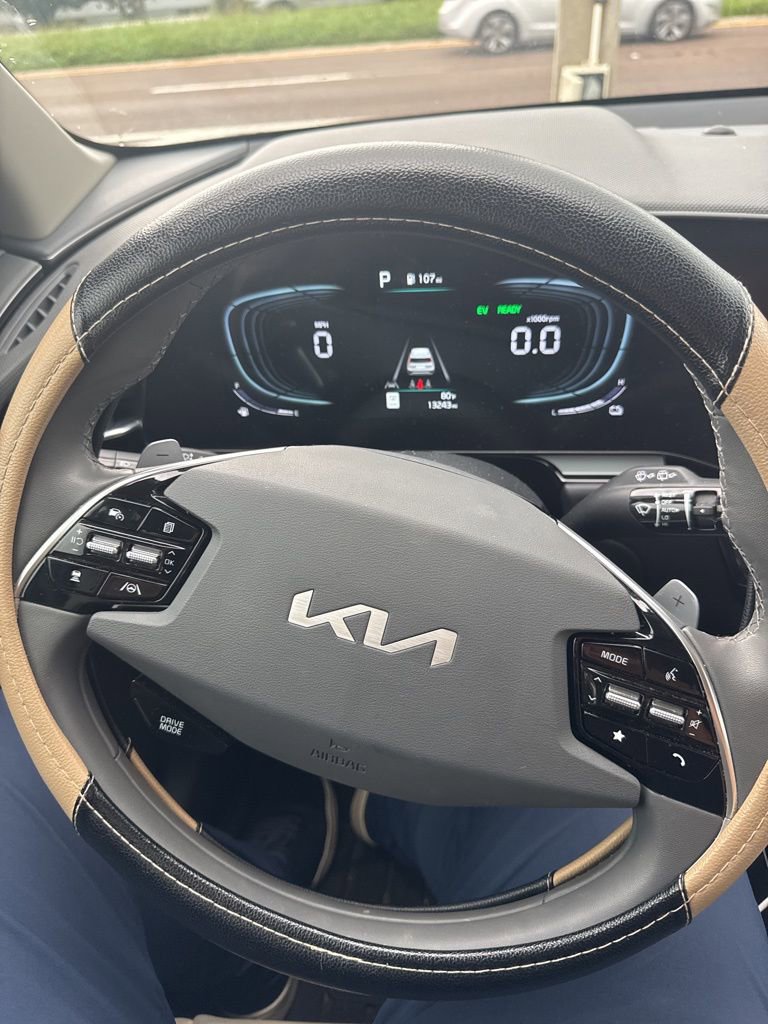 2025 Kia Niro EX photo 3