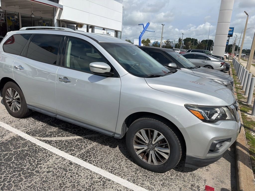 2018 Nissan Pathfinder SV 4WD's photo