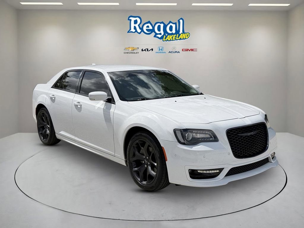 2022 Chrysler 300 Touring L's photo