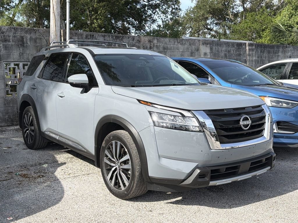 2024 Nissan Pathfinder Platinum 2WD's photo
