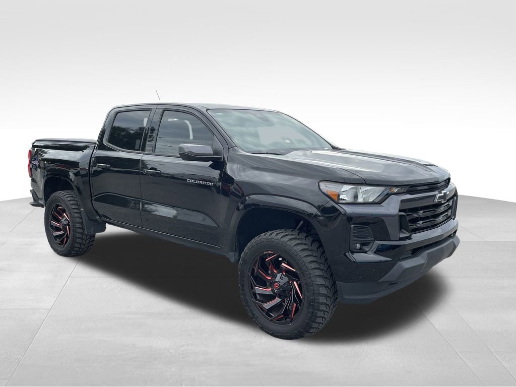 2023 Chevrolet Colorado LT photo 2