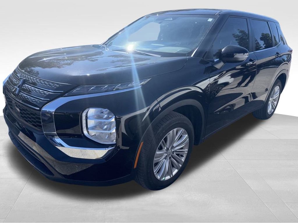 2024 Mitsubishi Outlander ES photo 3