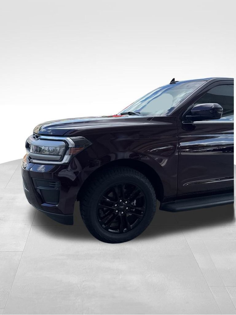 2024 Ford Expedition XLT photo 2