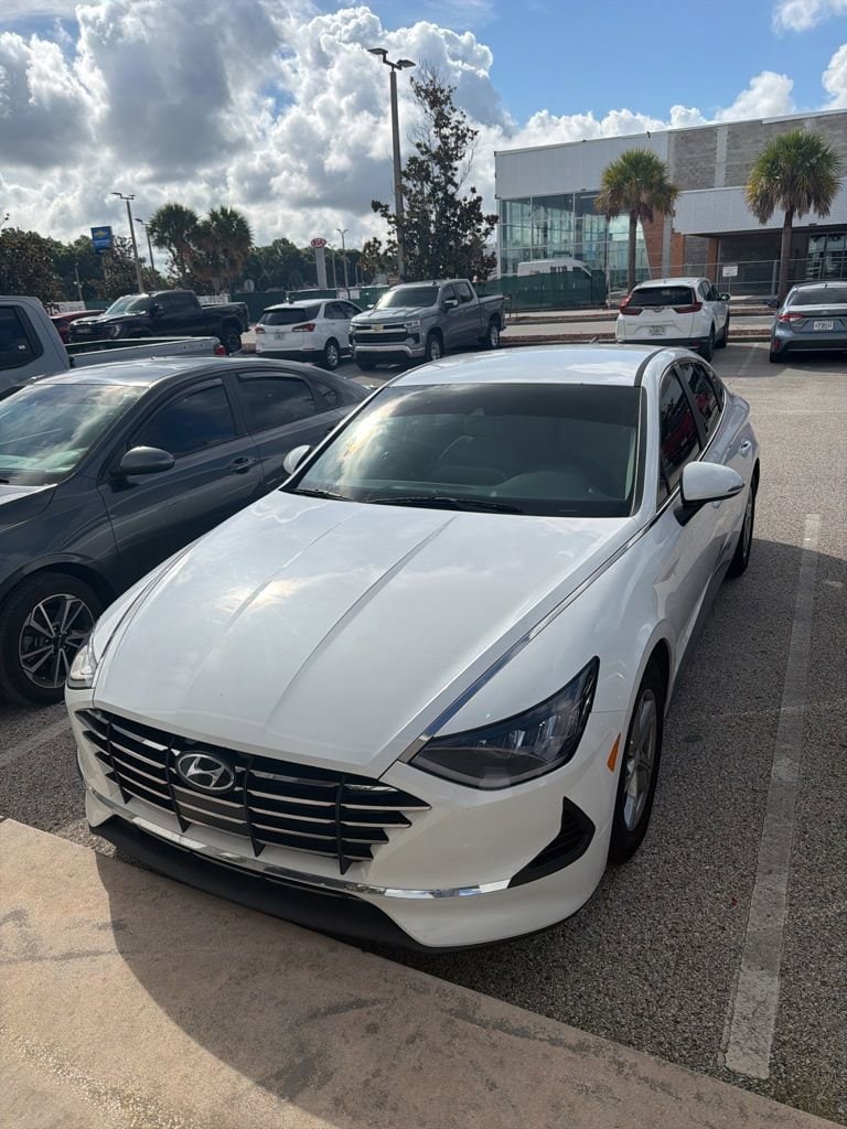 2022 Hyundai Sonata SE's photo