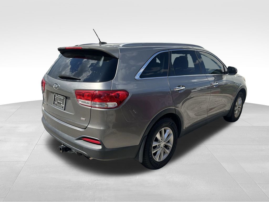 2016 Kia Sorento LX photo 2