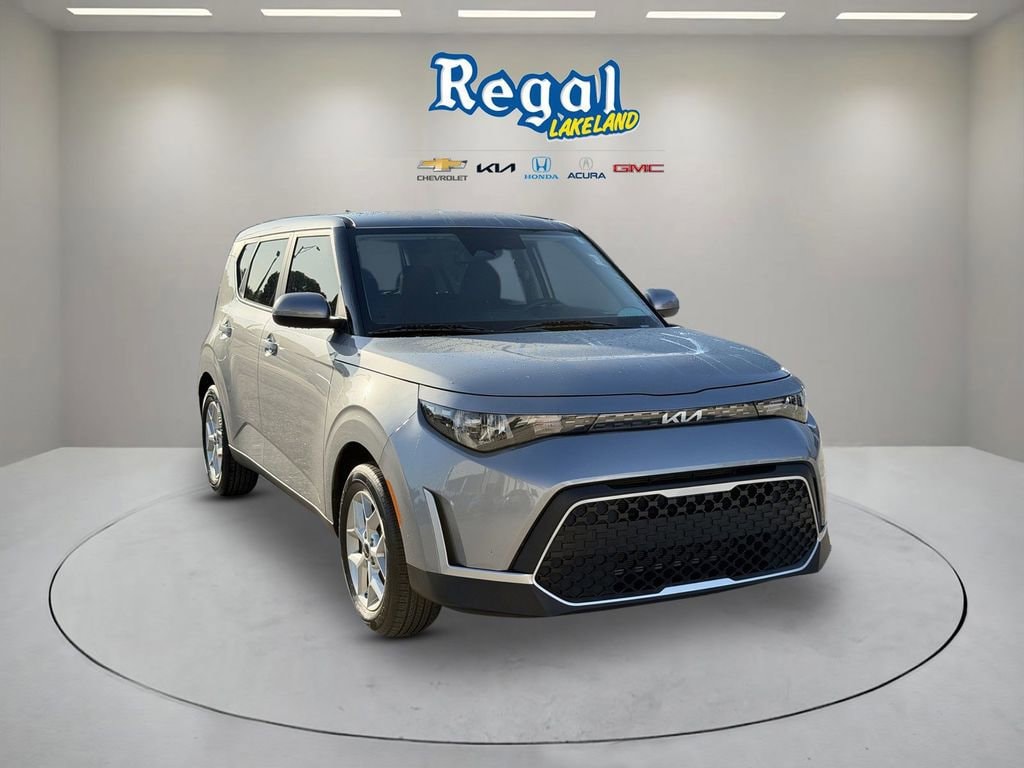 2025 Kia Soul 2.0L LX IVT's photo