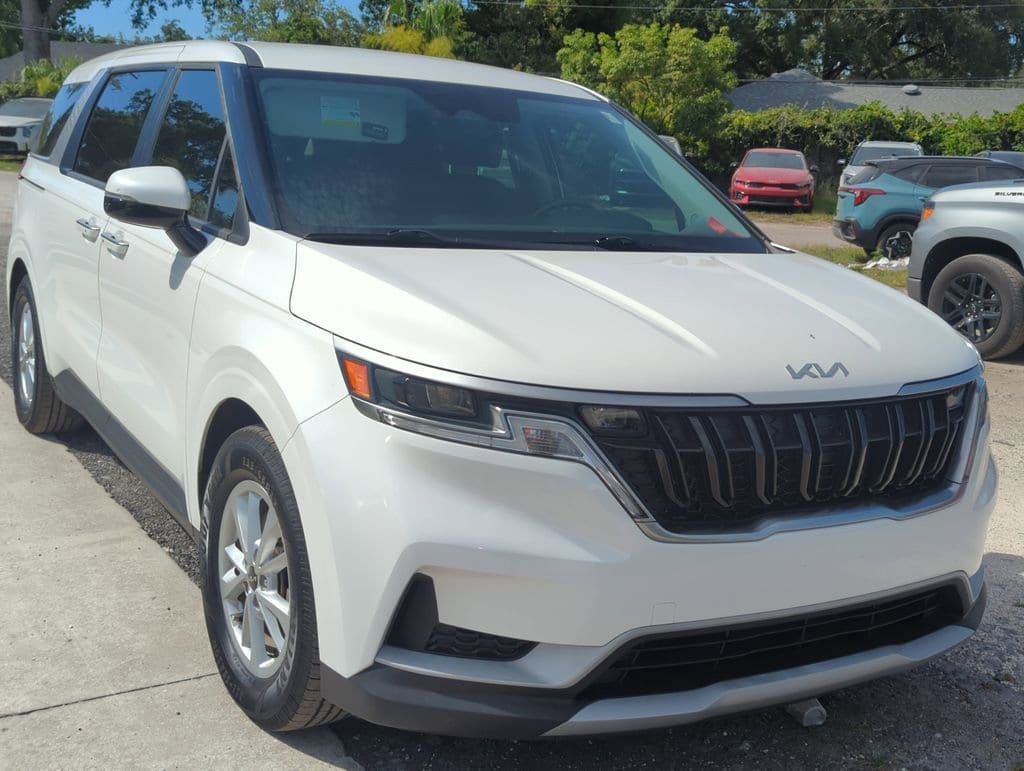 2024 Kia Sedona LX Seat Pkg's photo