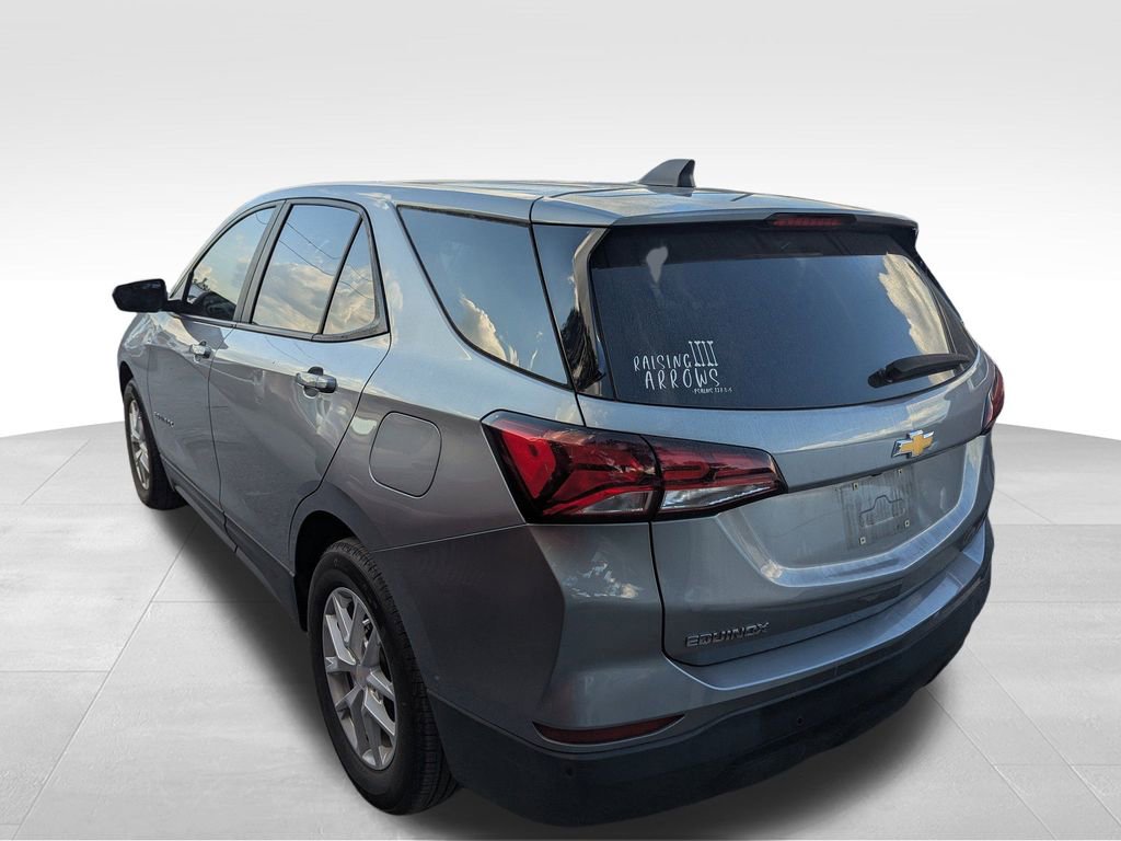 2023 Chevrolet Equinox LS photo 2
