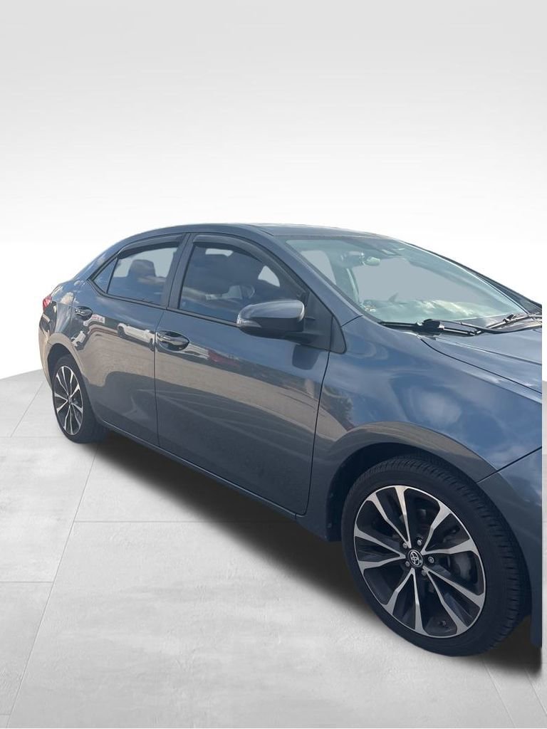 2017 Toyota Corolla L photo 2