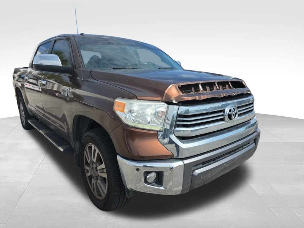 2017 Toyota Tundra CrewMax photo 3
