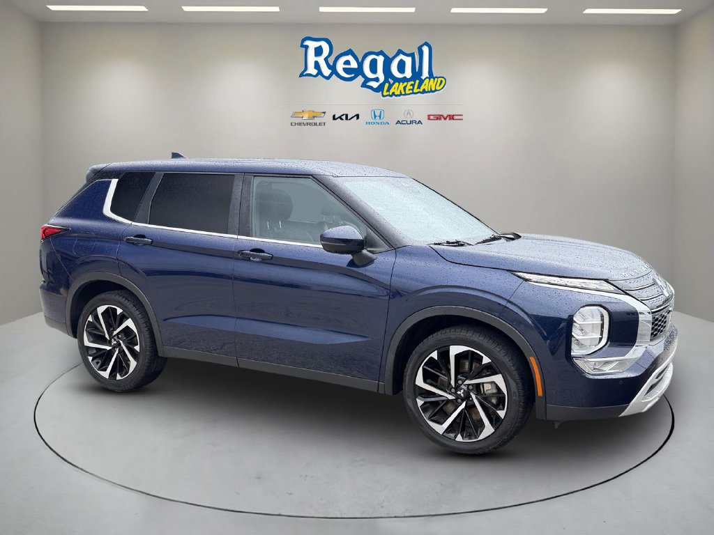 2023 Mitsubishi Outlander SE