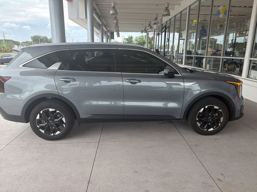 2025 Kia Sorento S AT's photo