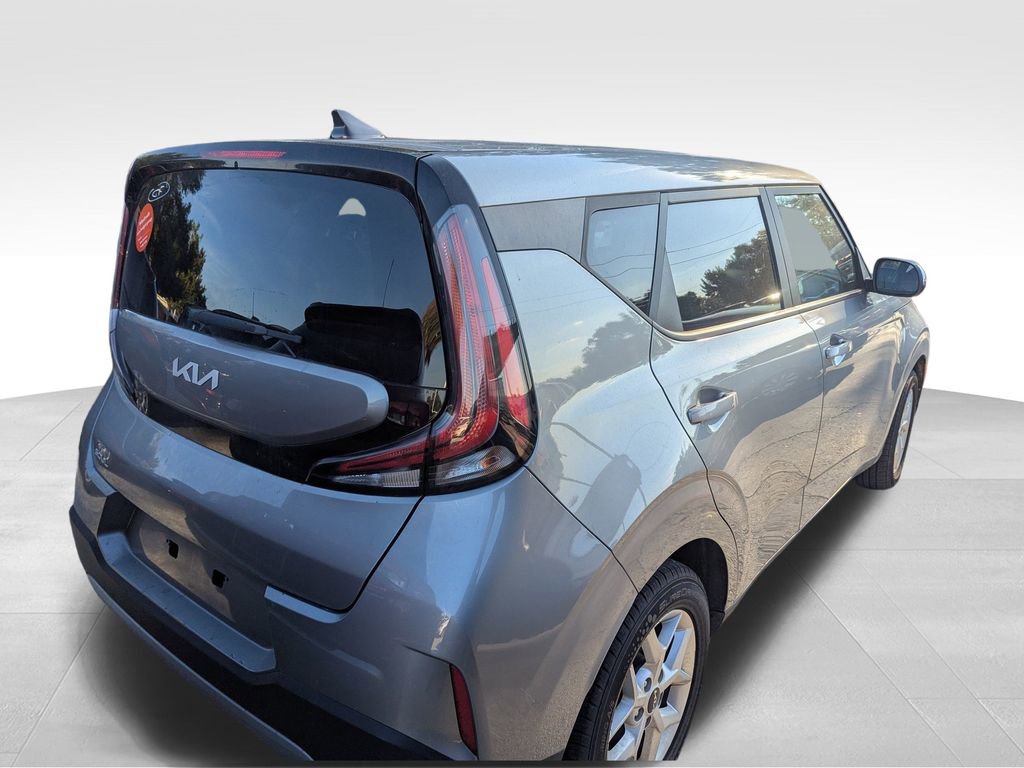 2023 Kia Soul LX photo 2