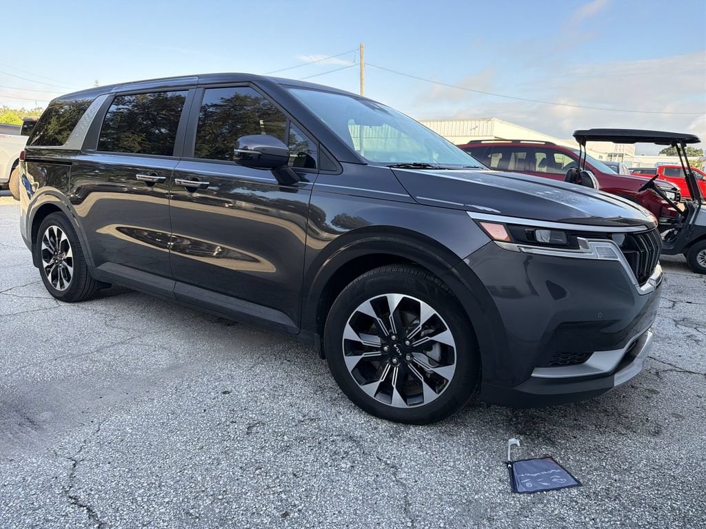 2024 Kia Sedona EX's photo