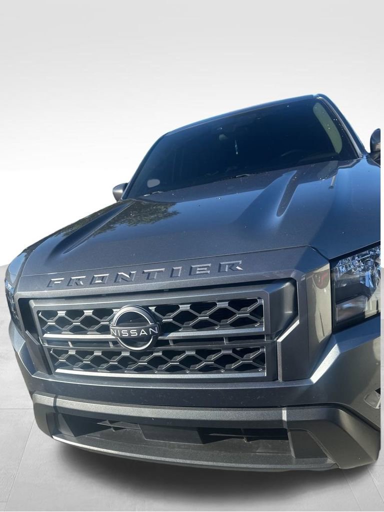 2022 Nissan Frontier SV photo 2