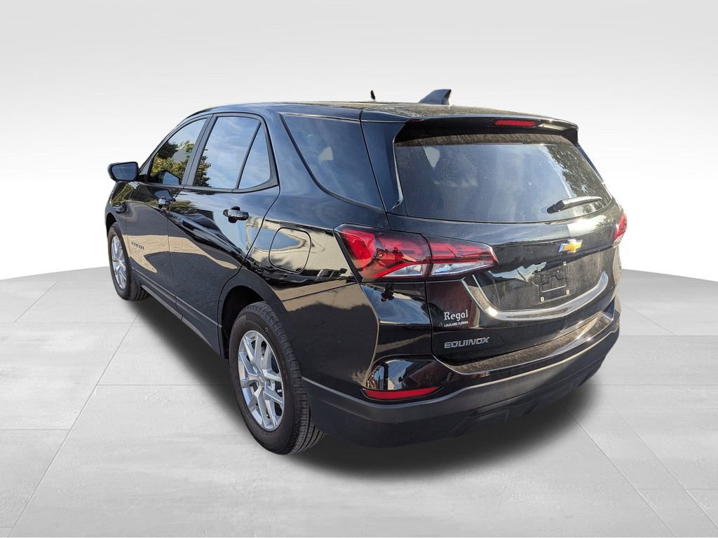 2022 Chevrolet Equinox LS photo 3