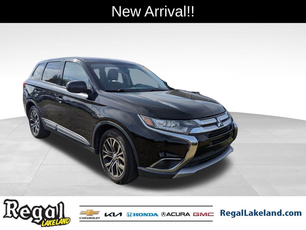 2016 Mitsubishi Outlander ES's photo