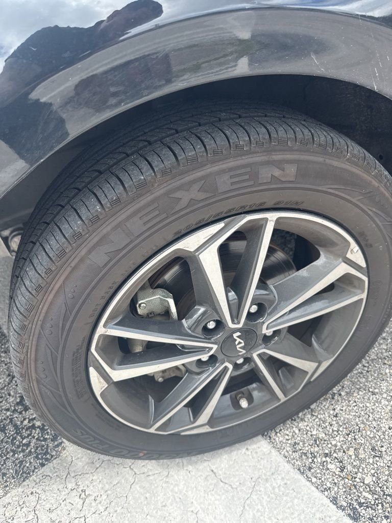 2023 Kia Forte LXS photo 3
