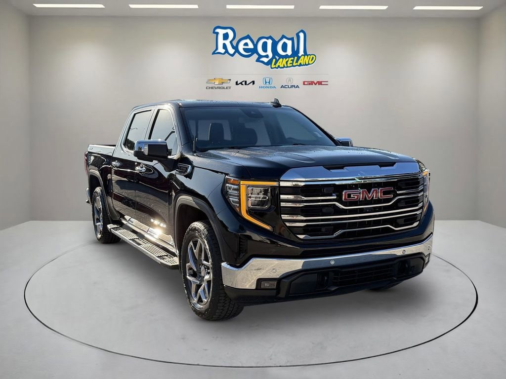 2023 GMC Sierra 4WD Crew Cab Short Box SLT's photo