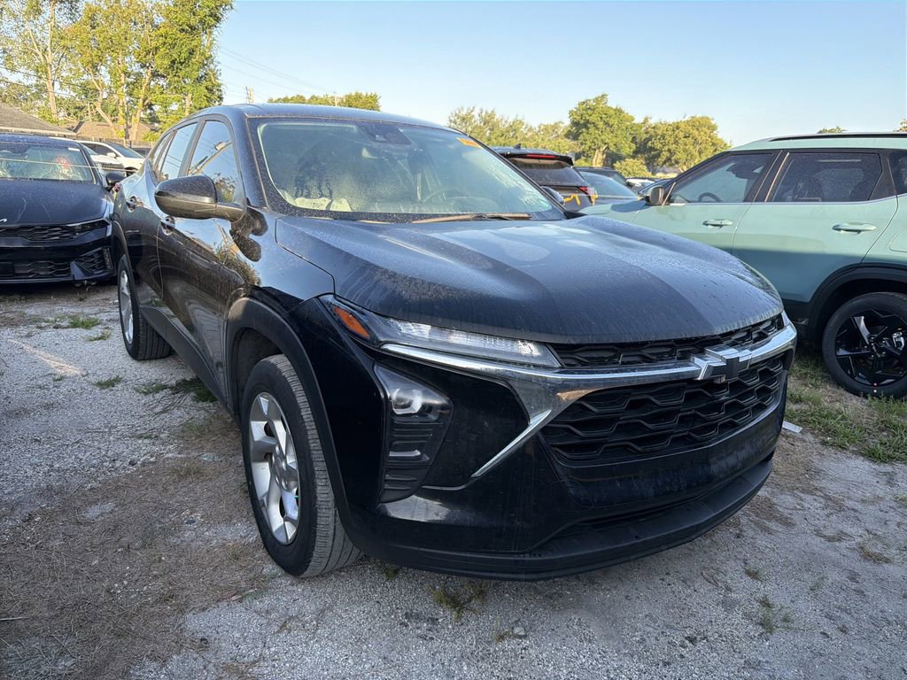 2024 Chevrolet Trax LS's photo