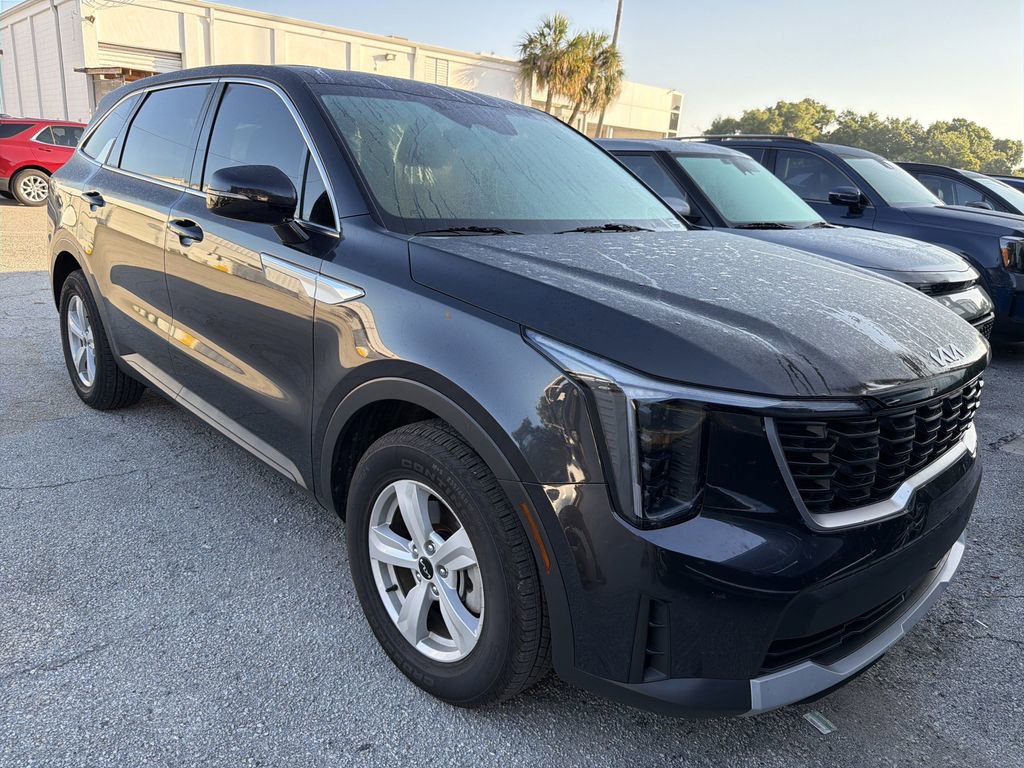 2025 Kia Sorento LX AT's photo
