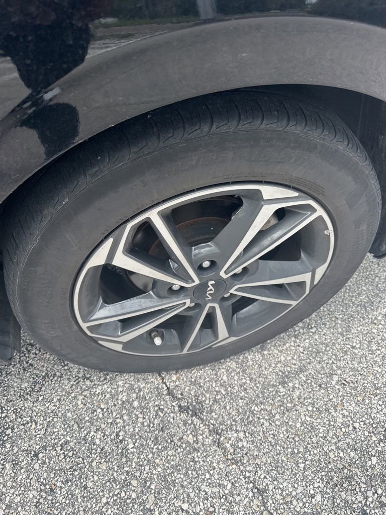 2023 Kia Forte LXS photo 4