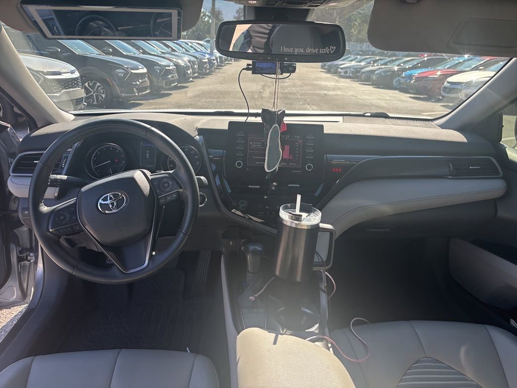 2023 Toyota Camry SE photo 4