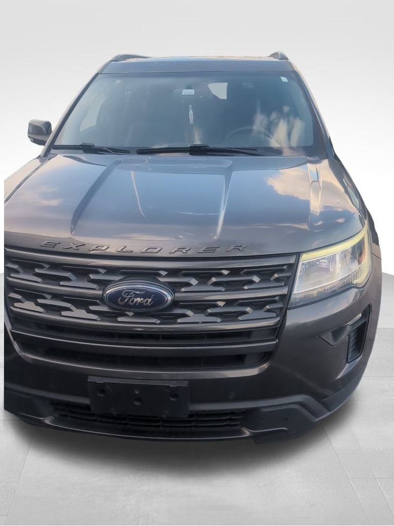 2018 Ford Explorer XLT photo 2