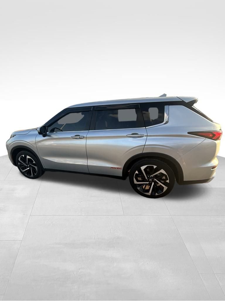 2023 Mitsubishi Outlander SE photo 4