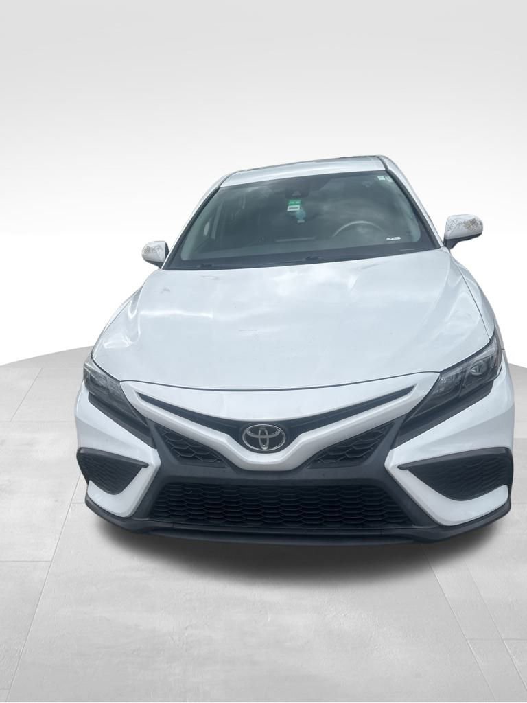 2021 Toyota Camry SE photo 2