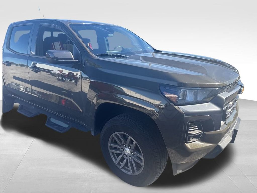 2023 Chevrolet Colorado LT photo 3