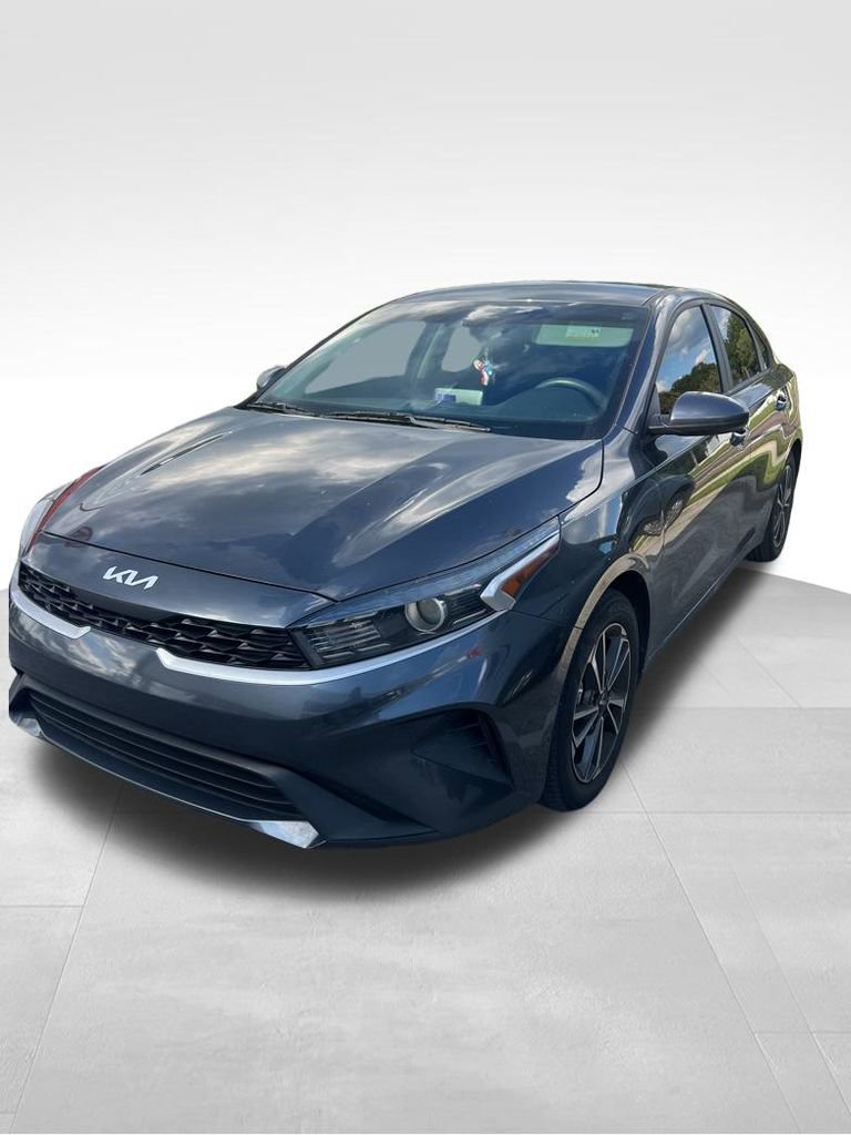 2023 Kia Forte LXS photo 3