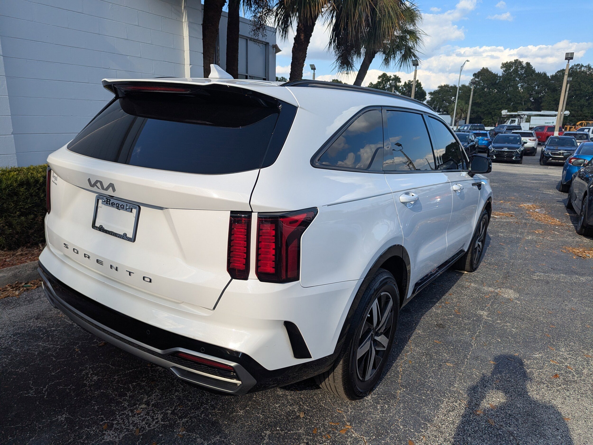 2022 Kia Sorento S photo 2