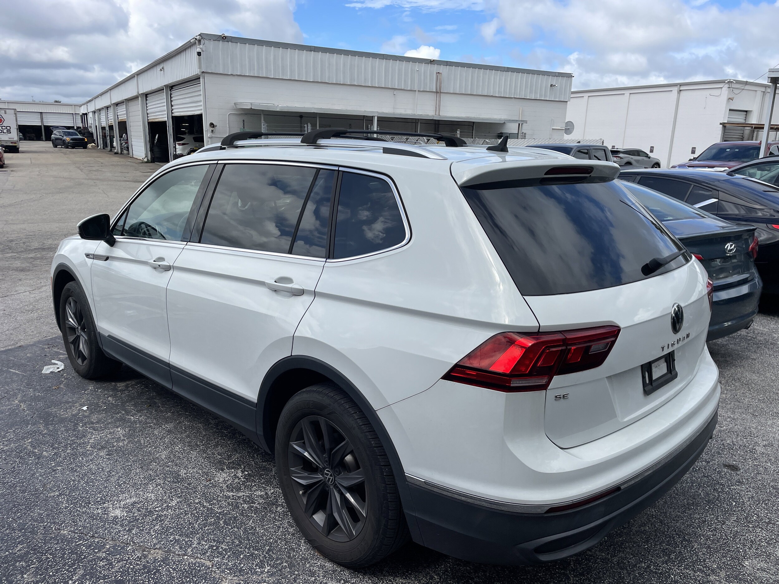 2022 Volkswagen Tiguan SE photo 3