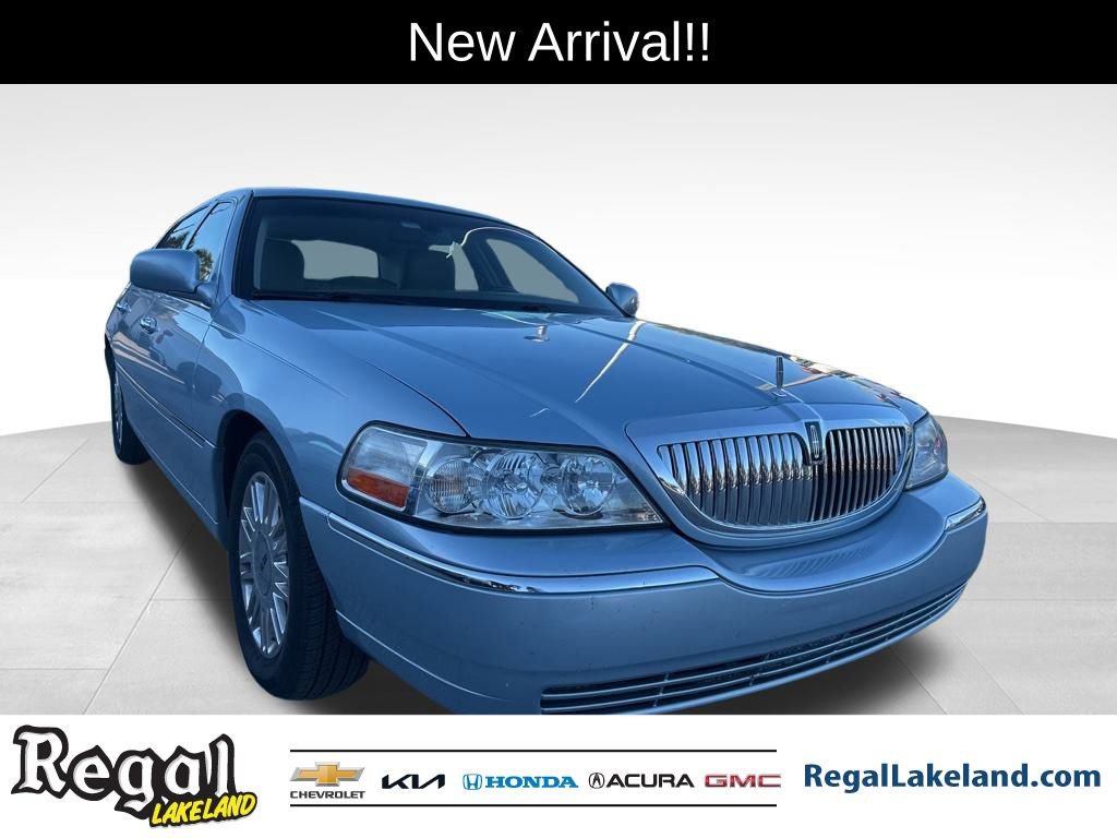 2011 Lincoln Town Car Signature Limited