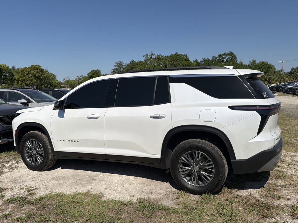 Used 2025 Chevrolet Traverse FWD LT SUV