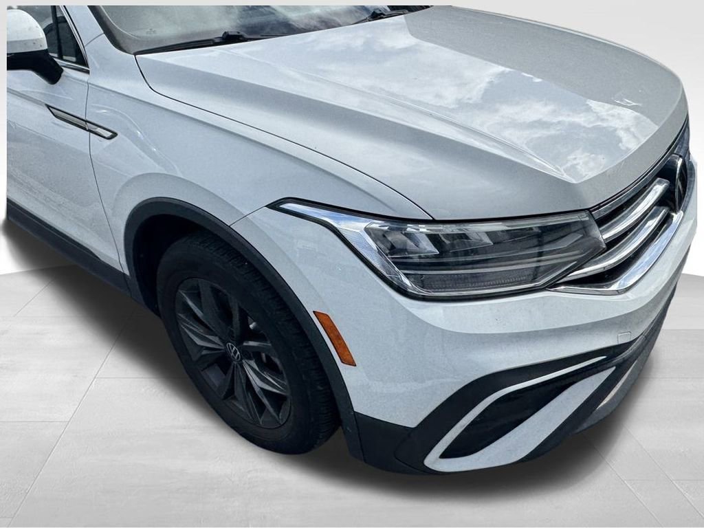 2022 Volkswagen Tiguan SE photo 2