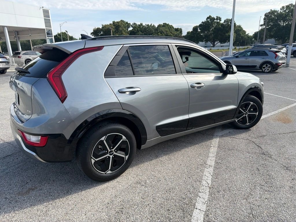 2025 Kia Niro SX HEV's photo